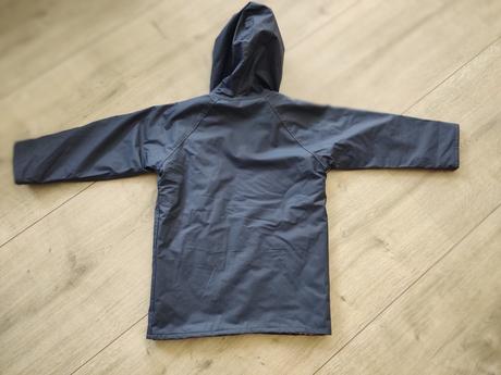 Nepremokavy kabát, 110