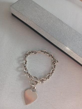 Strieborný naramok,