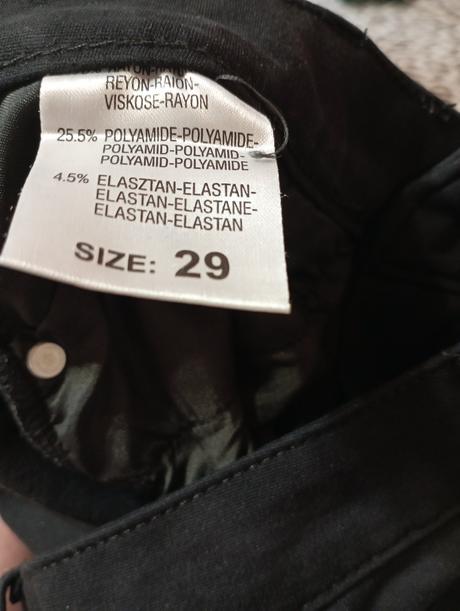 Čierne nohavice, 28