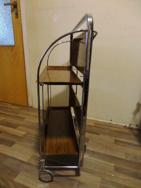 Vozík na servírovanie,