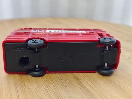 Kovový autobus londýn awn s orezávadlom, 9 cm,