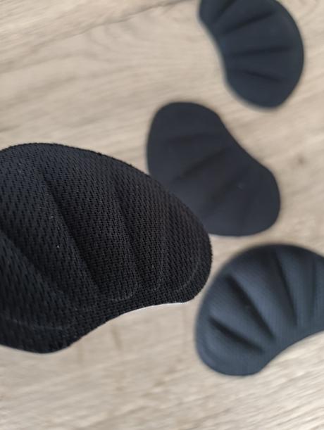 Chránič päty proti otlakom a vyzúvaniu 4ks  čierne, 