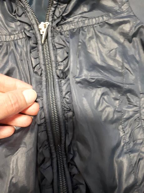 Krasna volanikova bunda, benetton,86