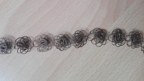 Nahrdelnik z drotiku, 