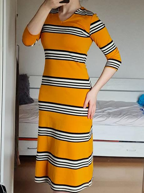Oranžové pruhované šaty s v-výstrihom reserved, reserved,m