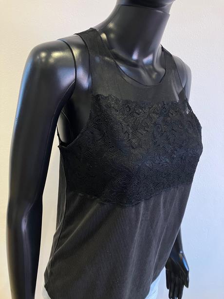 Dámske rebrované tričko s tylom a čipkou, m