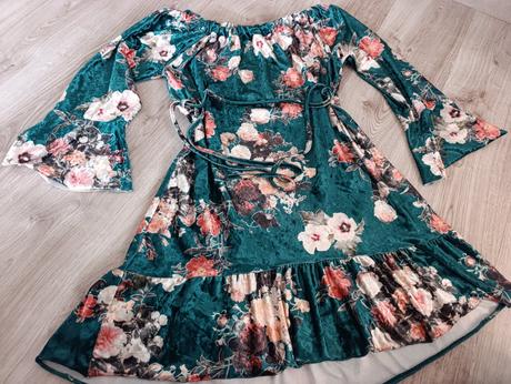 Krásne zamatové šaty, 