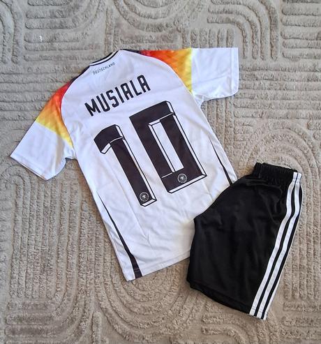 Musiala "10", veľkosť píše 164, no skôr 158, 158