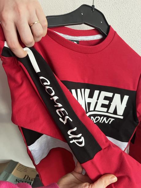 Čierno-červená chlapčenská mikina, 140