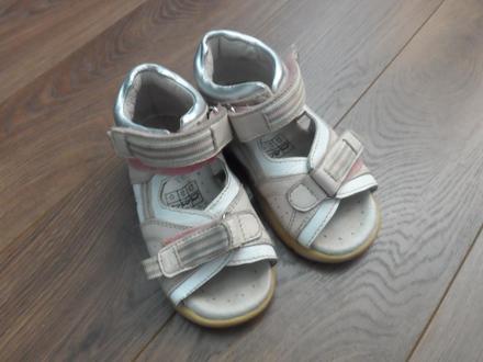 Kožené sandálky zn. asterisk, 24