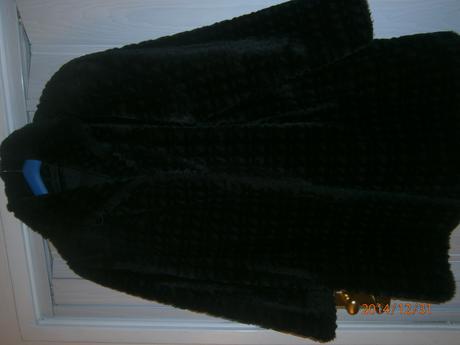 Kožuch s poštovným, 38