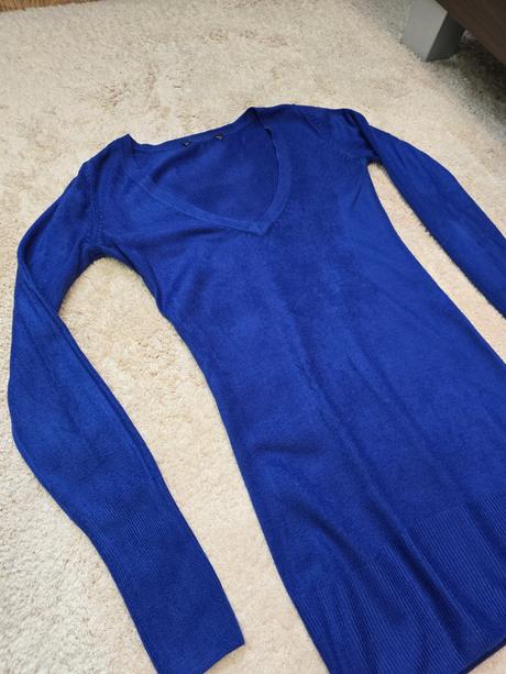 Modry predlzeny sveter, 36