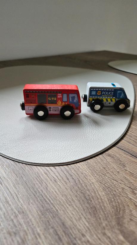 Autá do drevenej dráhy na magnet, 