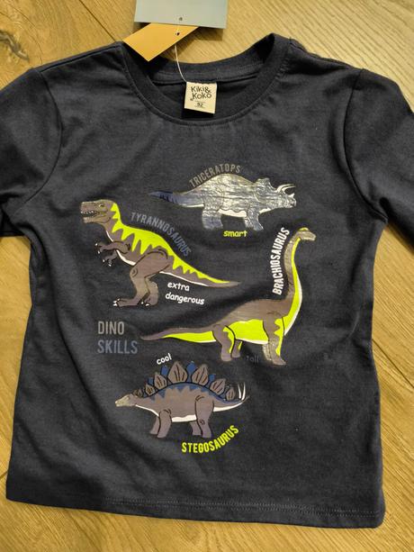 Nové tričká s dinosaurom, 98