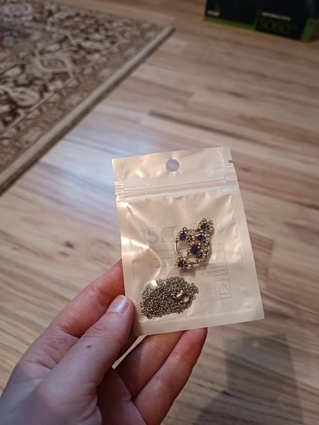 Retiazka s motýľmi, 