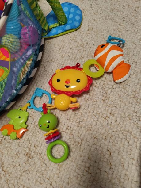 Hracia podložka,hrazdicka a guličkový bazénik,