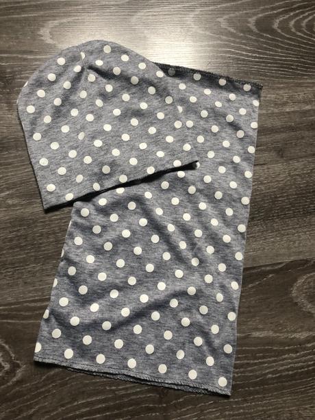 Čiapka a nákrčník, 86