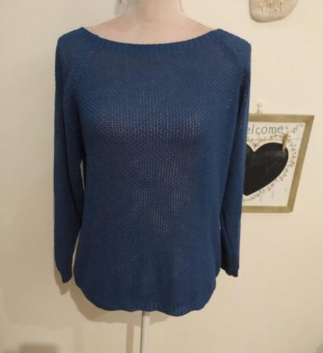 Svetrík s viazaním na chrbte, 