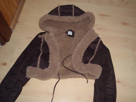 Kozusok do pasa  surova koza, new look,s