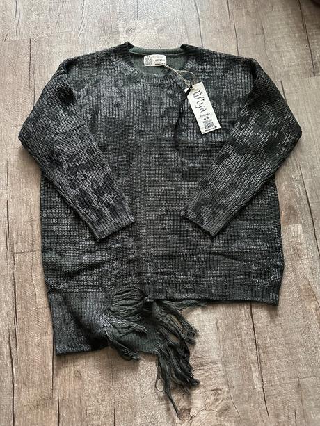 Svetrik asymetricky uni, 