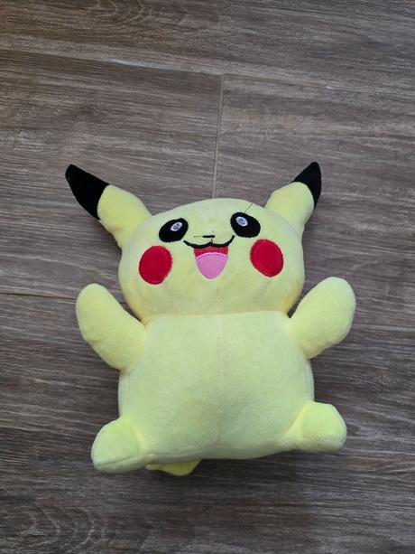 Plyšák pikachu, 