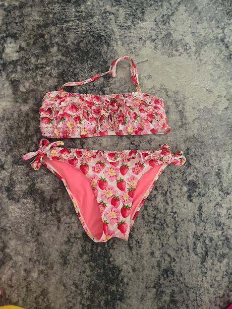 Dievcenske plavky, 128