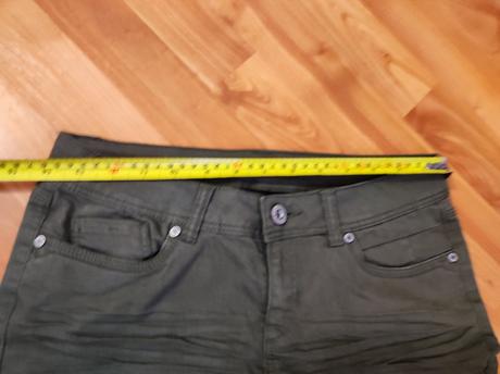Strečové šortky, 36