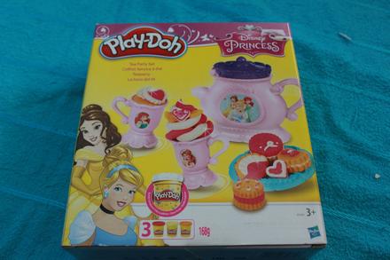 Play-doh disney princezny - čajový večierok,