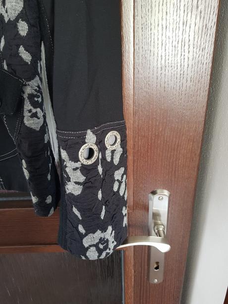 Elegantný kombinovaný kostým, 40