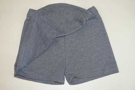 98 suknove sortky,3 r., 98