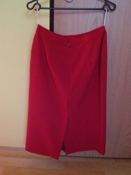 Červený kostým makyta púchov veľ. 40 -, 40