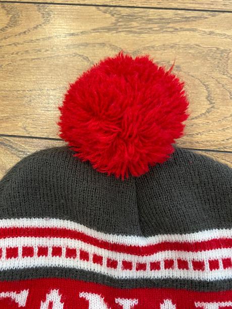 Čiapka s brmbolcom canada,