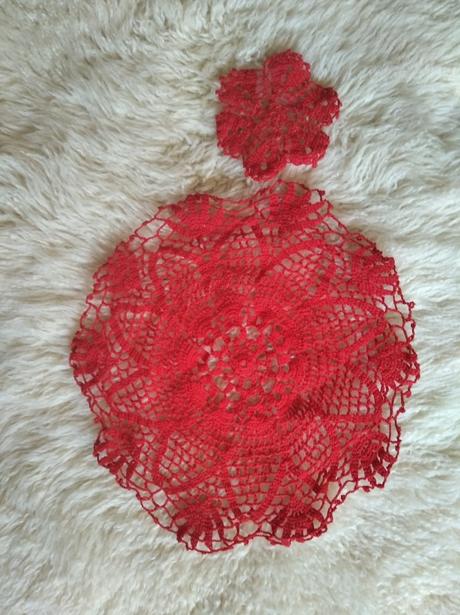 Háčkované červené dečky 2ks/35 a 13cm/, 