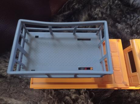 Veľké auto s vysuvaciou plosinou,