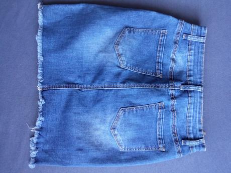 Riflova sukňa s rázporkom, 28