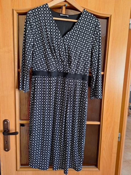 Tehotenské šaty, 40