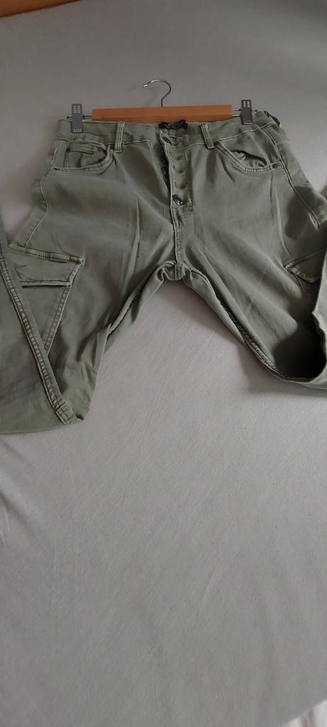 Nohavice veľ. 42, bershka,42