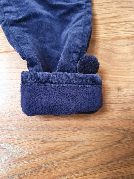 B950 menčestráky, zateplené, brmbolce, reserved,92