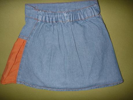 Tenka letna svetlomodra riflova suknicka s volanom, 80