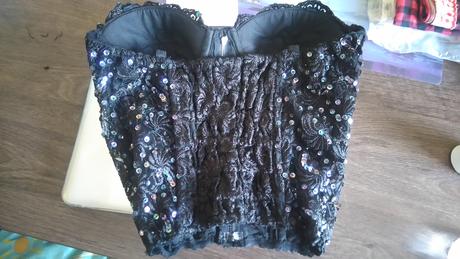 Vyšívaný korzet, s