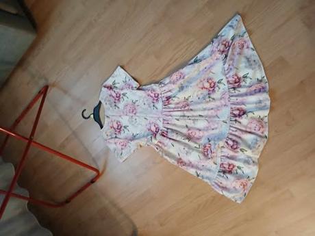 Ľahké kvietkované šaty aj na príležitosť, 158