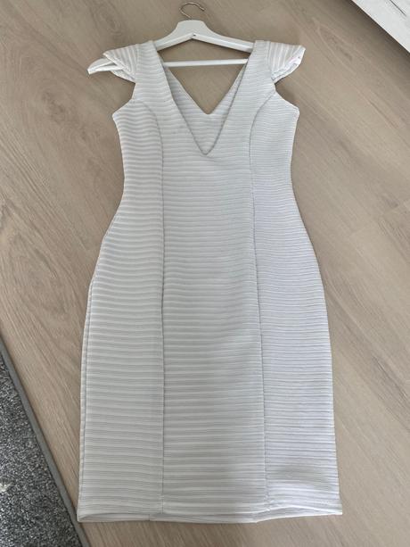 Damske kokteilove šaty, 36