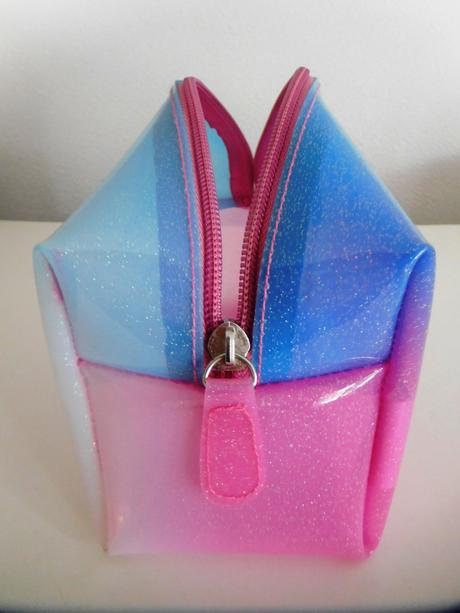 Krásna reserved kvalitná meniaca kozmetická taška, 