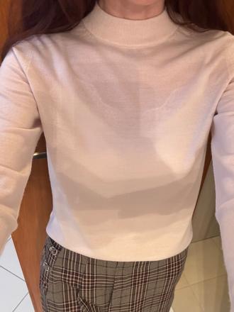 Pudrovoružový tenký vlnený pulóvrik christian berg, s