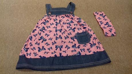 Úžasné šaty s čelenkou, okay,86