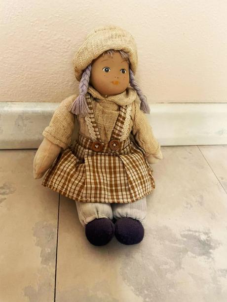 Stará porcelánová retro bábika, 