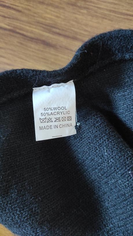 Dámska baretka s kamienkami,