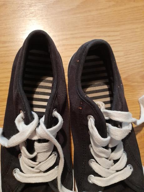 Látkové tenisky, 38