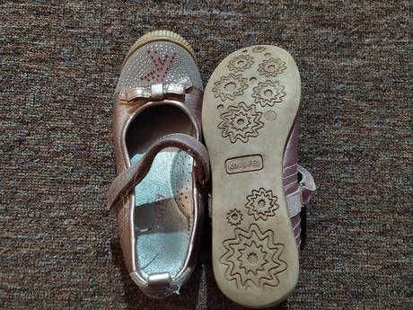 Topánky 33 s poštou, 33