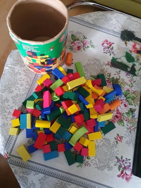 Predám 135 ks drevených kociek na stavanie, 